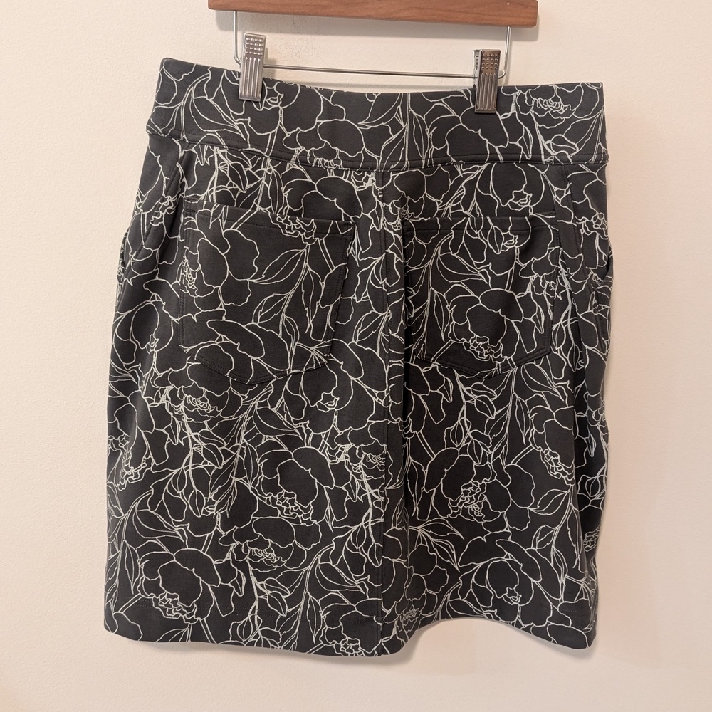 Duluth Trading Company Noga Gray and White Floral Skort Size XS - Picture 7 of 12